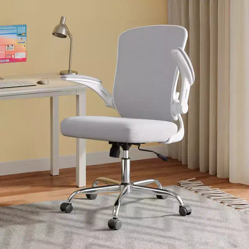 Sedia da ufficio ergonomica in rete con braccioli ribaltabili e supporto lombare regolabile