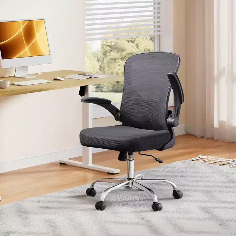 Sedia da ufficio ergonomica in rete con braccioli ribaltabili e supporto lombare regolabile