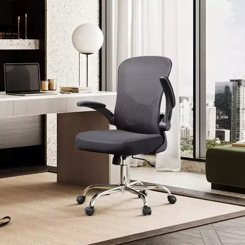 Sedia da ufficio ergonomica in rete con braccioli ribaltabili e supporto lombare regolabile