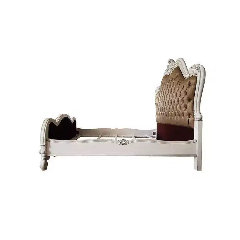 Letto king size "Eastern King" da 99" con borchie e testiera trapuntata