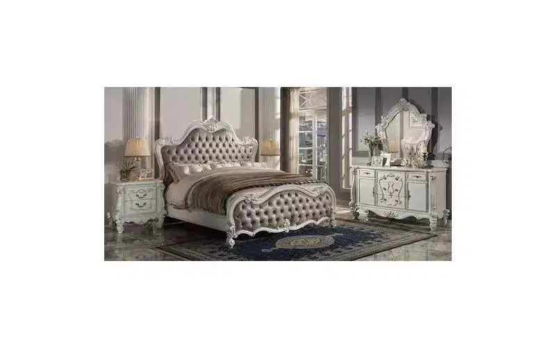Letto king size "Eastern King" da 99" con borchie e testiera trapuntata