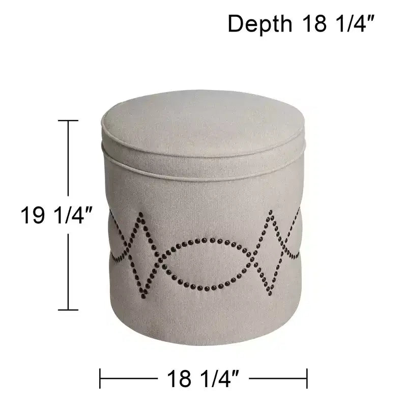 Pouf rotondo rivestito con borchie decorative