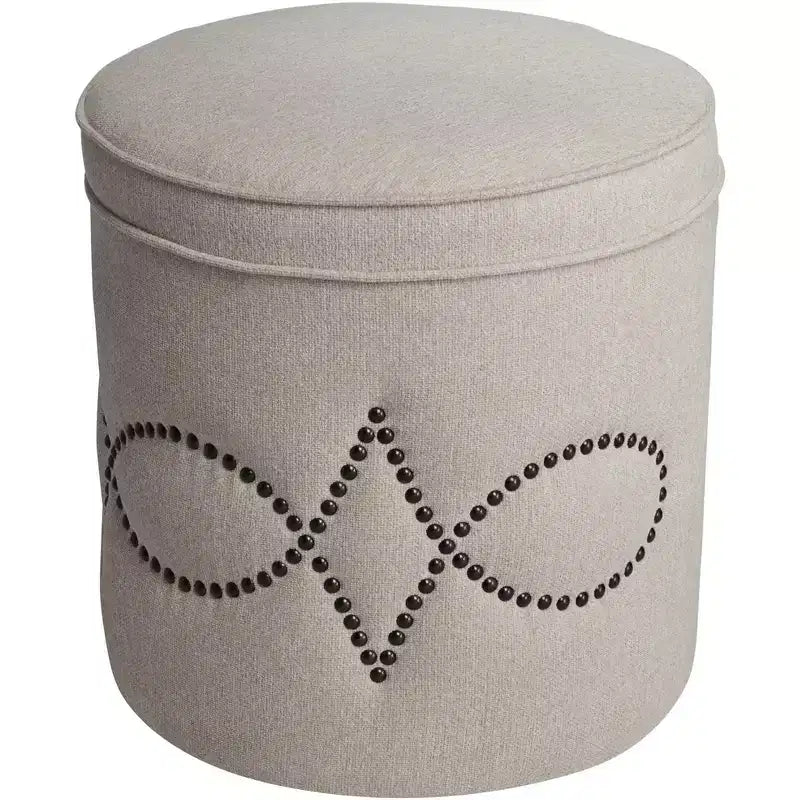 Pouf rotondo rivestito con borchie decorative
